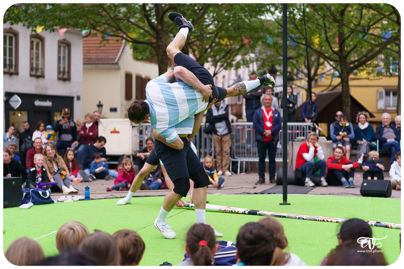 LEAGUE AND LEGEND (15FEET6)